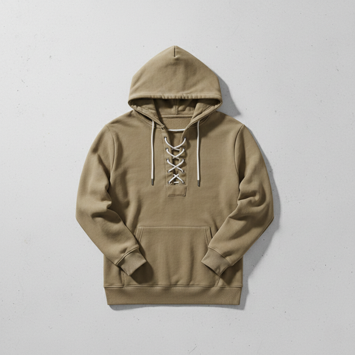 Khakifarbener Hoodie mit Schnürungsdetails flach ausgelegt auf hellem Hintergrund, minimalistisch präsentiert.