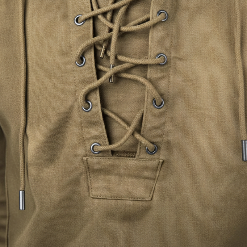 Nahaufnahme der khakifarbenen Hoodie-Schnürung mit sichtbarer Struktur und hochwertiger Verarbeitung.